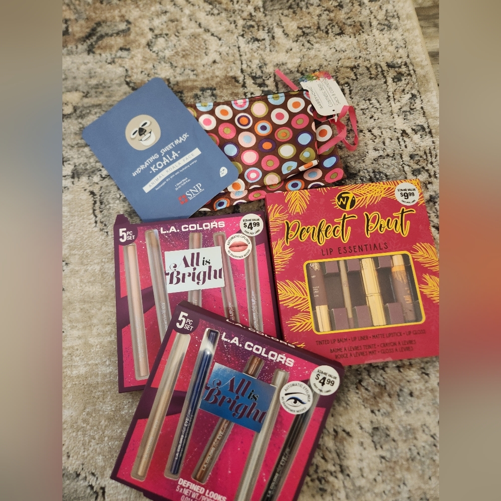 Makeup bundle ✨️ - Picture 1 of 5